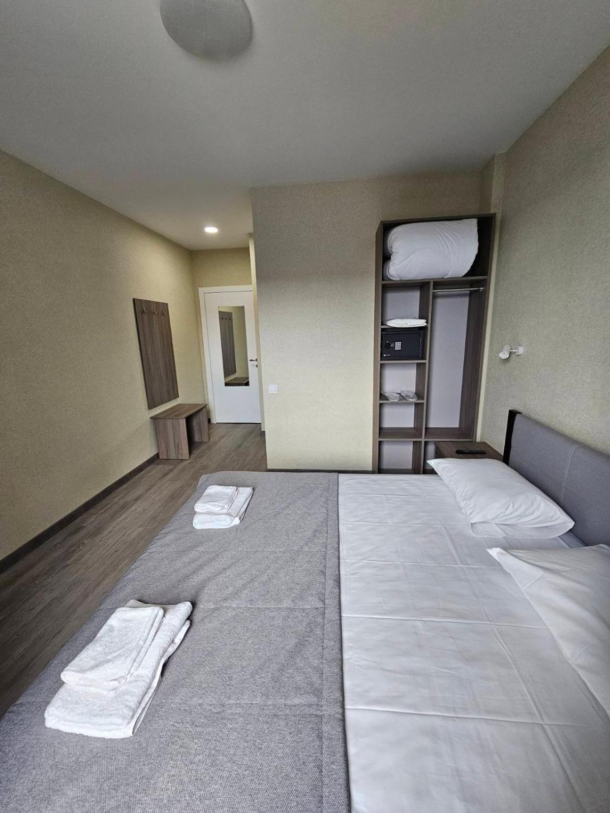 Mansarda Iris Hotell Kiev Exteriör bild